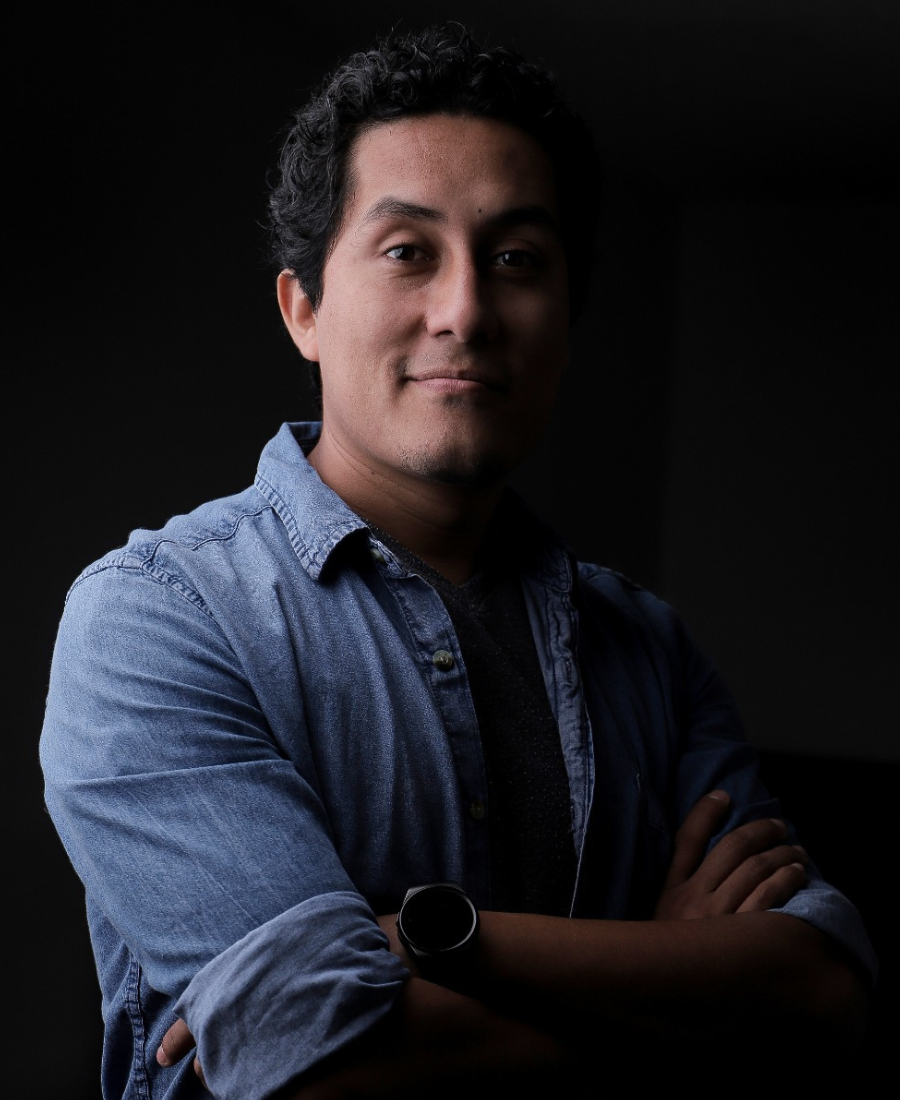 Foto de Diego Vallejos, speaker de Performance Live